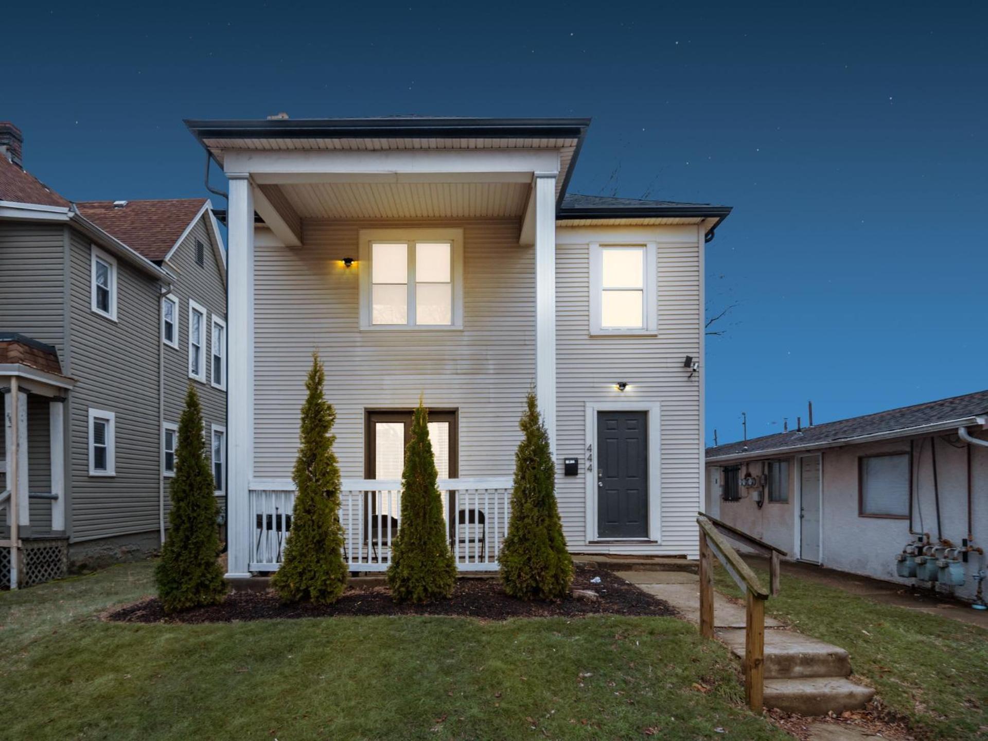 Housepitality - The Osu Mansion- Osu Sleeps 20 Villa Columbus Exterior photo