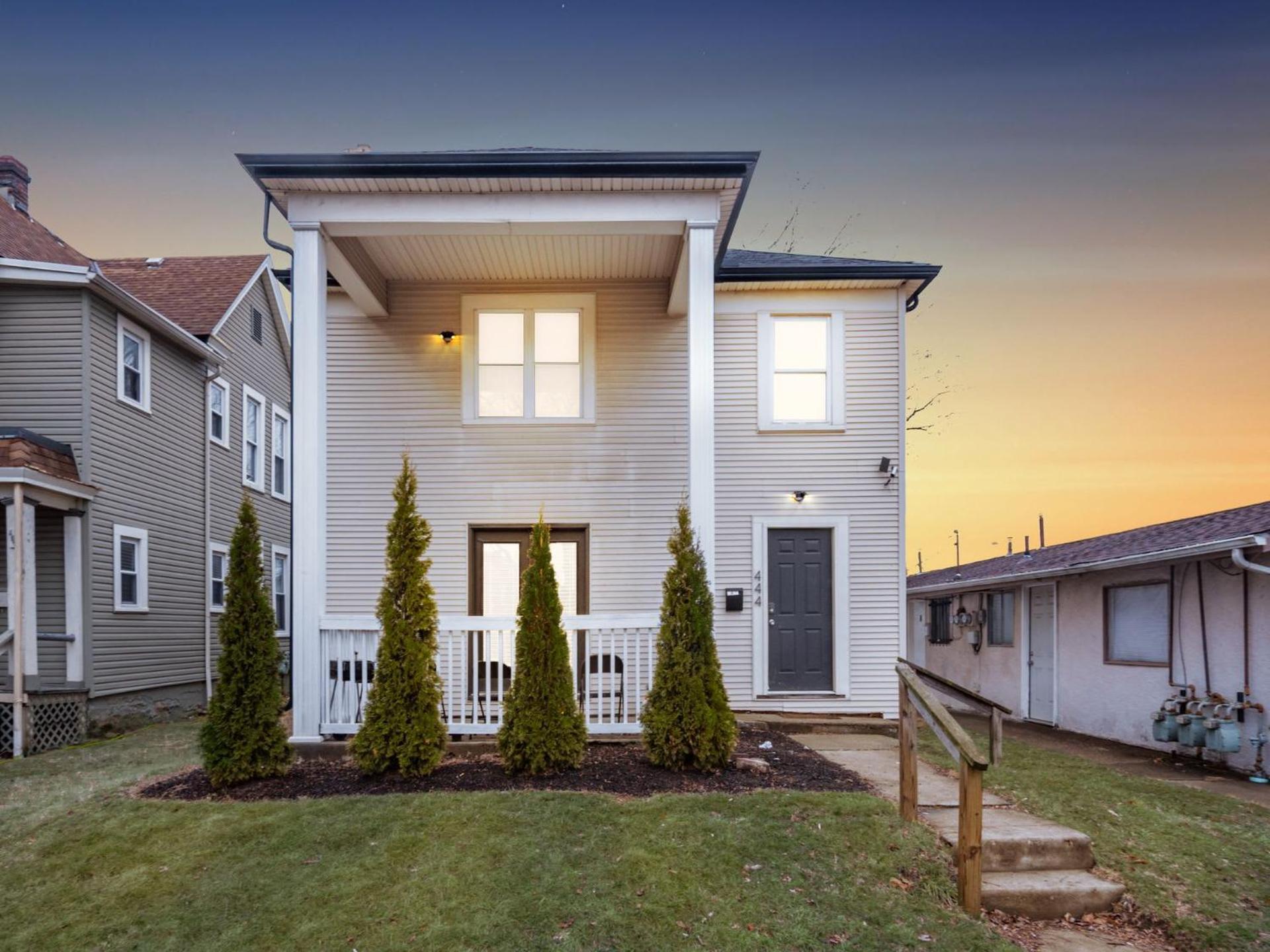 Housepitality - The Osu Mansion- Osu Sleeps 20 Villa Columbus Exterior photo